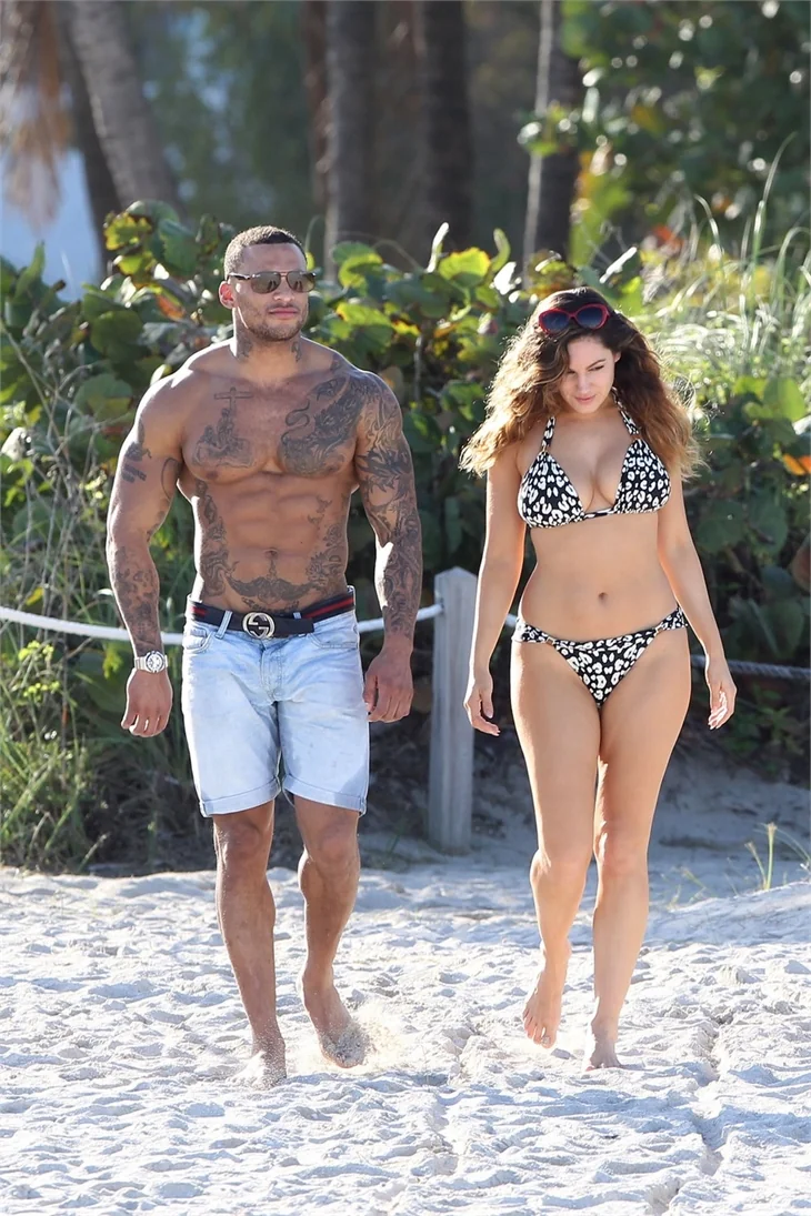 Kelly Brook sevgilisiyle!