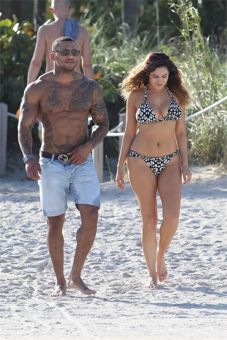 Kelly Brook sevgilisiyle!