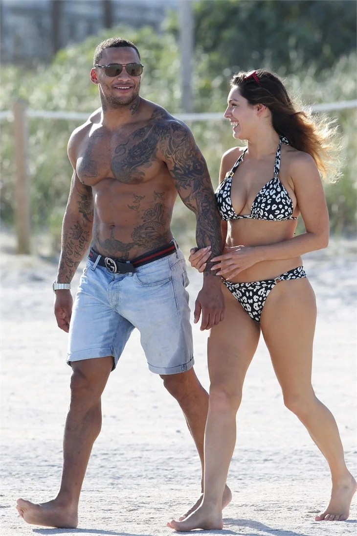 Kelly Brook sevgilisiyle!