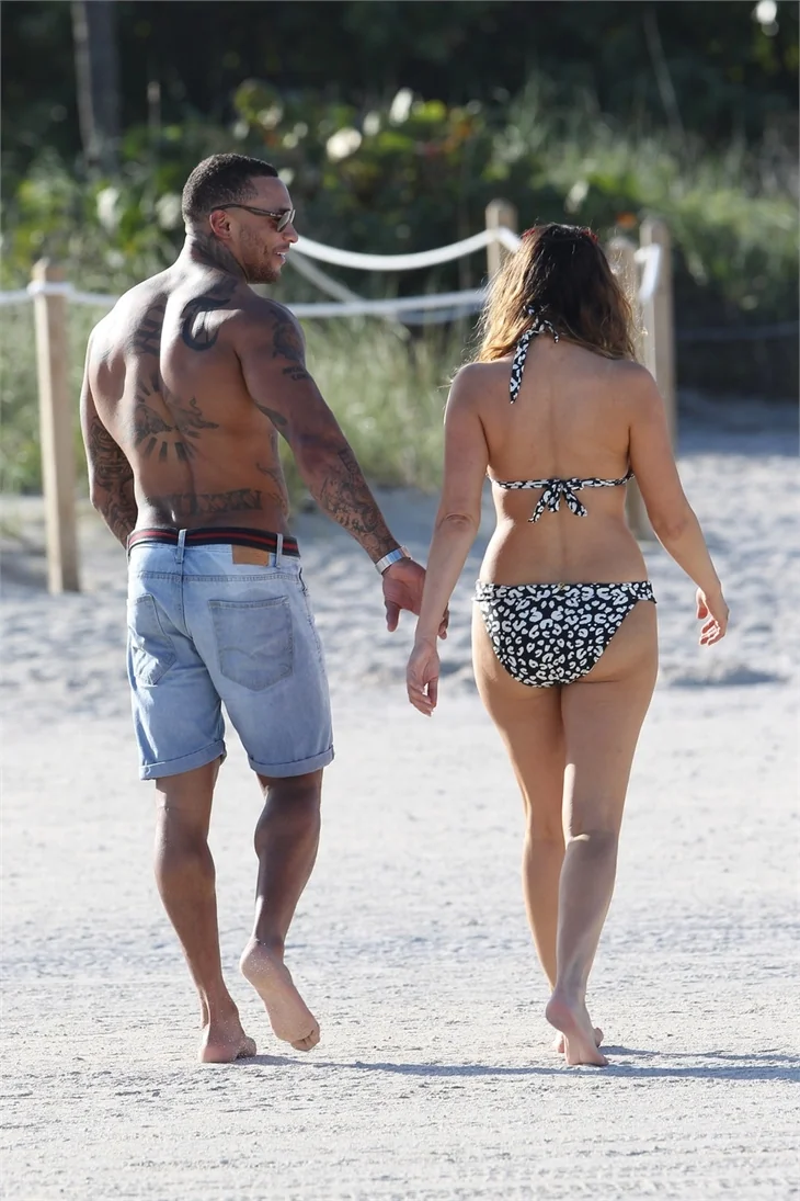 Kelly Brook sevgilisiyle!