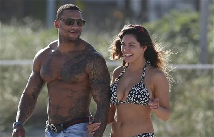 Kelly Brook'un aşktan yana yüzü gülüyor!