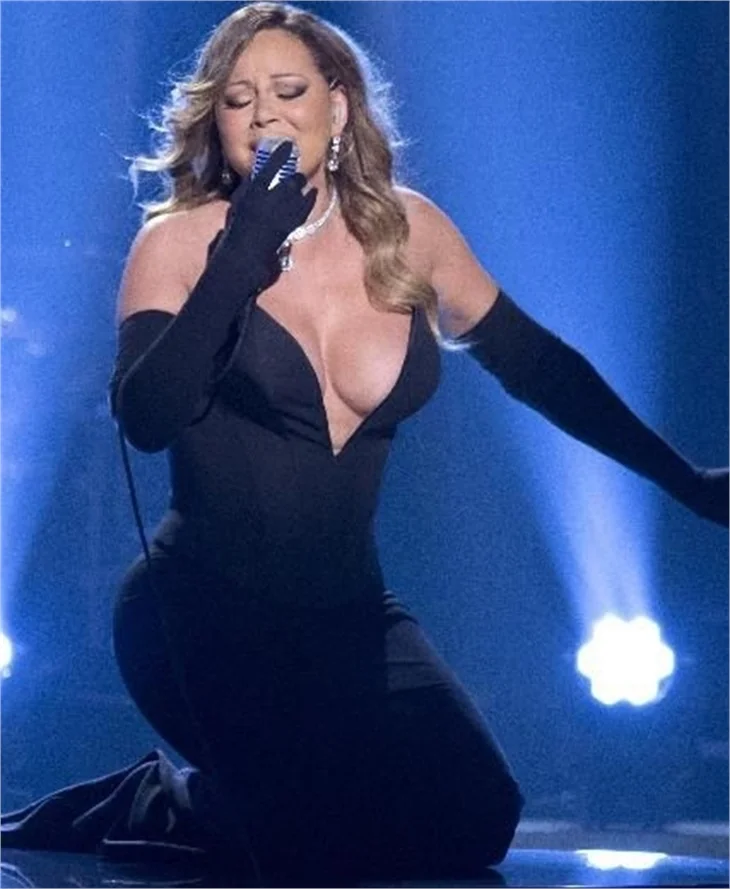 Mariah Carey, dekoltesiyle olay yarattı!