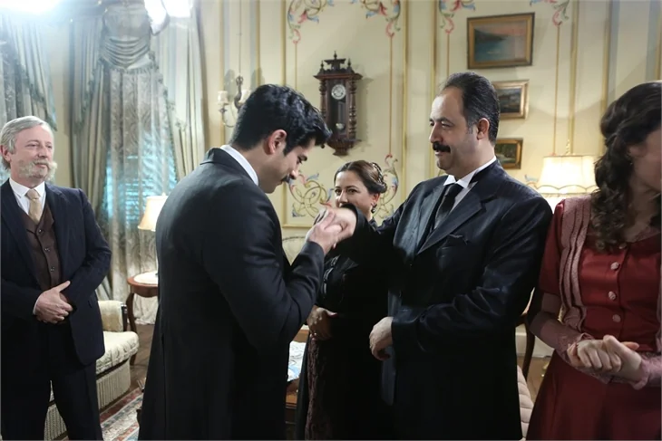 "Çalıkuşu"nda nişan var!