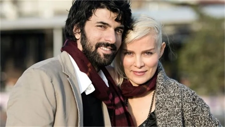 Engin Akyürek’in duvarındaki poster