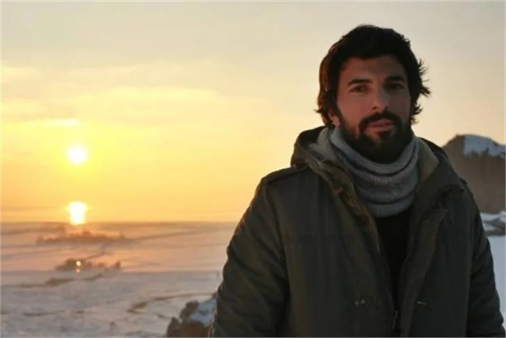 Engin Akyürek’in duvarındaki poster
