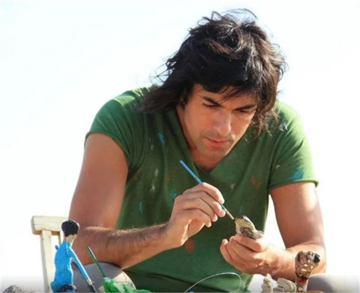 Engin Akyürek’in duvarındaki poster