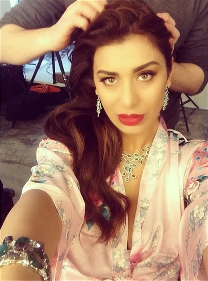 Ebru Şancı, Playboy'a soyundu!