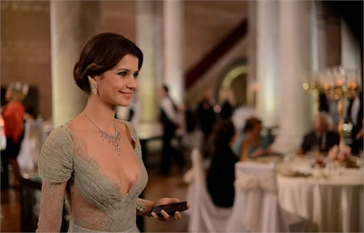 Beren Saat'ten ipucu!