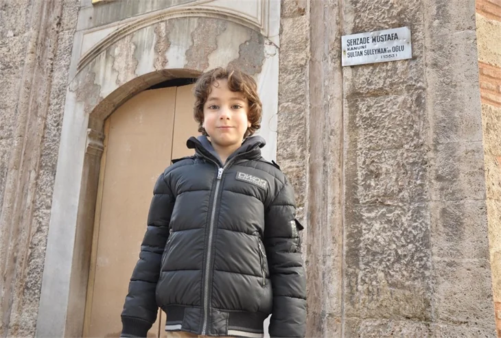 'Oğlundan' Şehzade Mustafa ziyaret!
