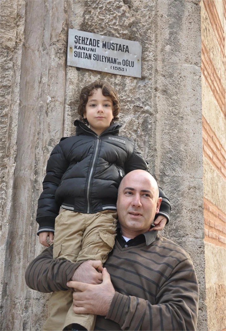 'Oğlundan' Şehzade Mustafa ziyaret!