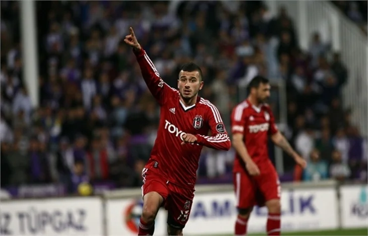 Oğuzhan Özyakup trafik kazası geçirdi!