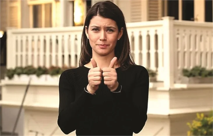 Beren Saat'in ödül gururu!