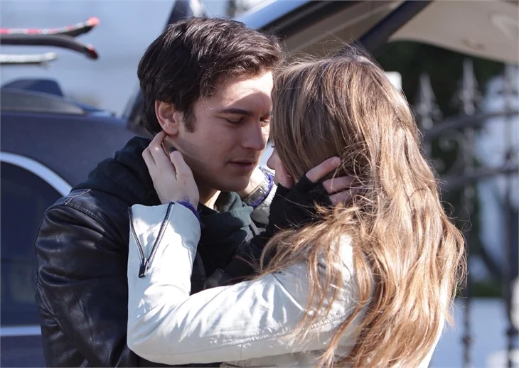 ''Medcezir''deki set aşkı setten taştı!