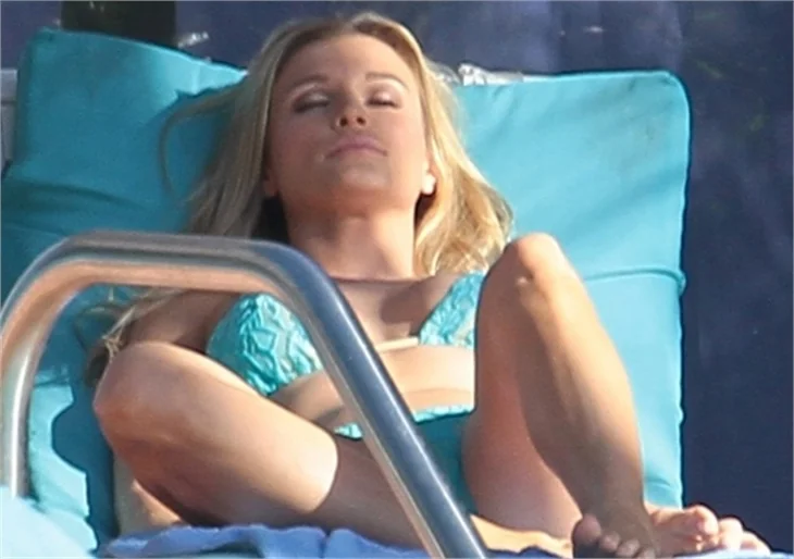 Joanna Krupa mavi bikinisi ile!
