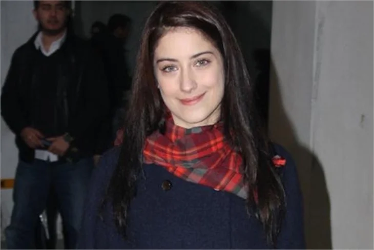 Hazal Kaya küplere bindi!