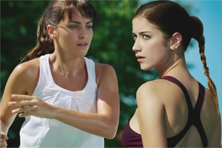 Hazal Kaya küplere bindi!