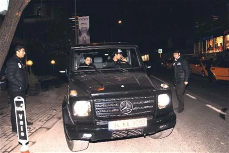 Mira ve Yaman aşkı set dışına taştı!
