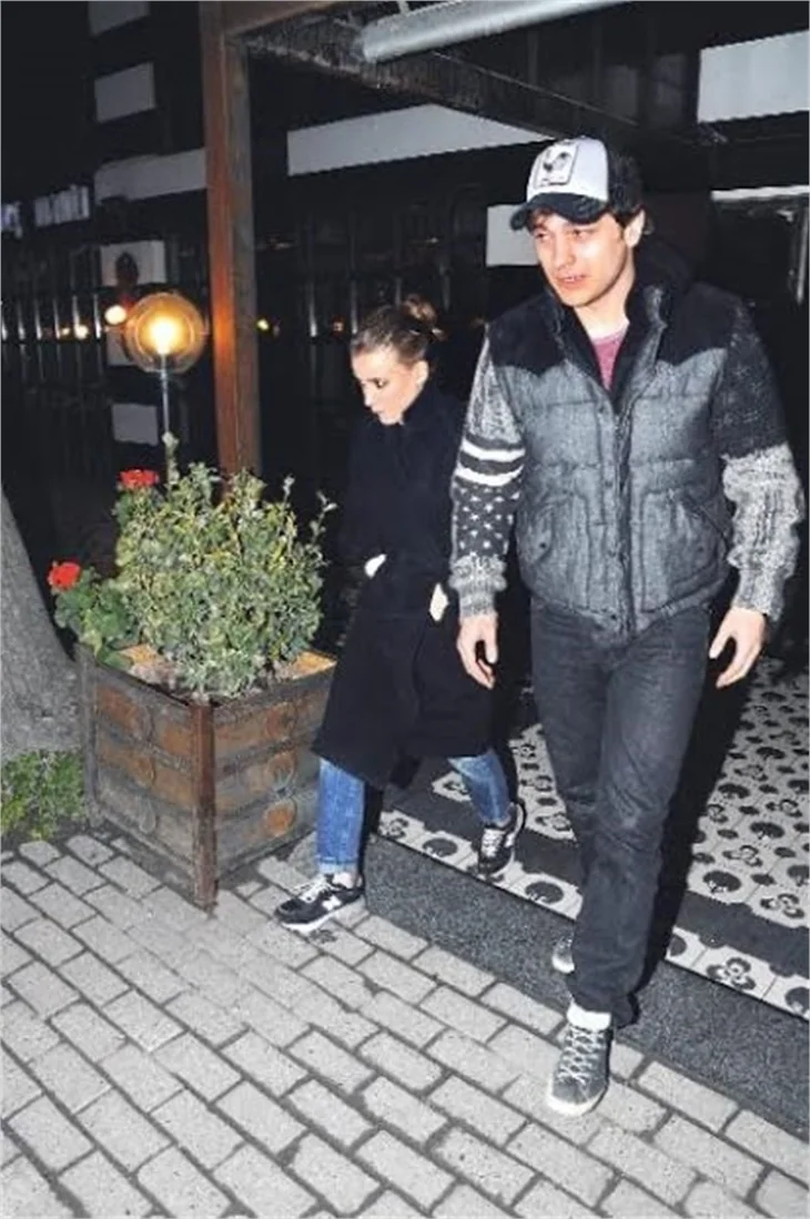 Mira ve Yaman aşkı set dışına taştı!