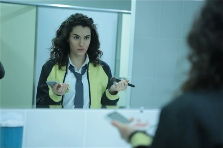 Zeynep kıskançlık krizinde!