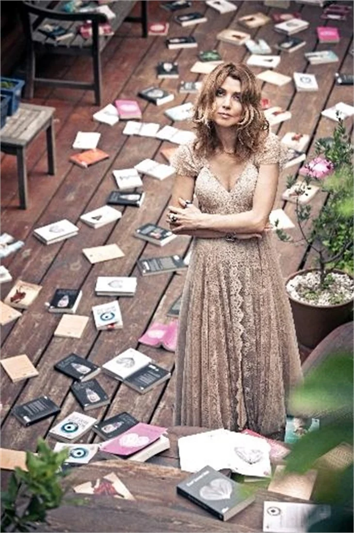 Elif Şafak: Kadınlık sınavından geçmem güç