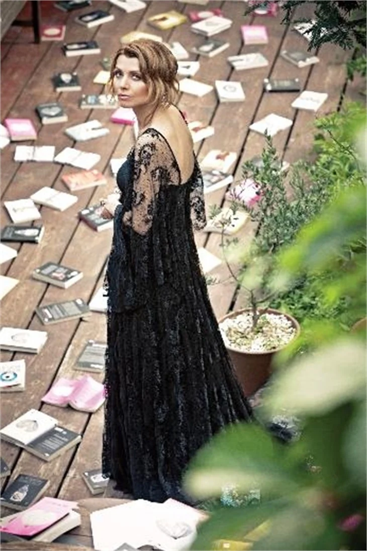 Elif Şafak: Kadınlık sınavından geçmem güç