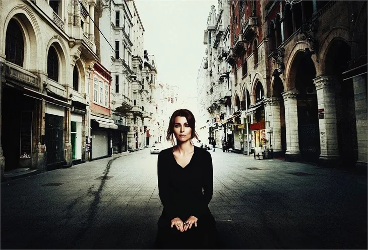 Elif Şafak: Kadınlık sınavından geçmem güç