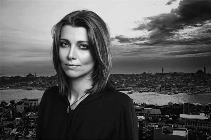 Elif Şafak: Kadınlık sınavından geçmem güç