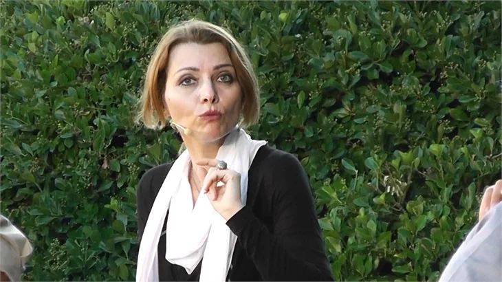 Elif Şafak: Kadınlık sınavından geçmem güç