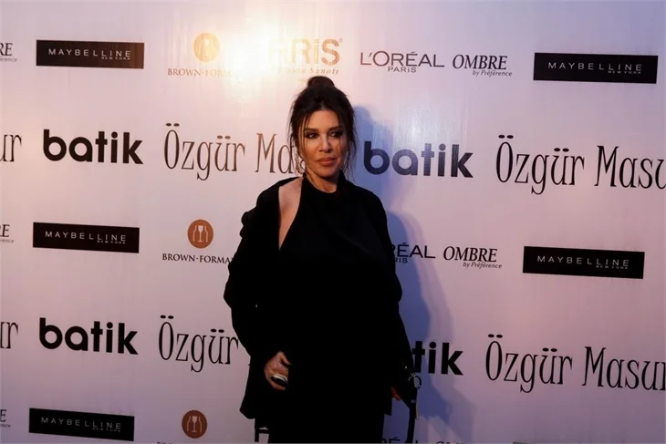 Görkemli Özgür Masur defilesi!