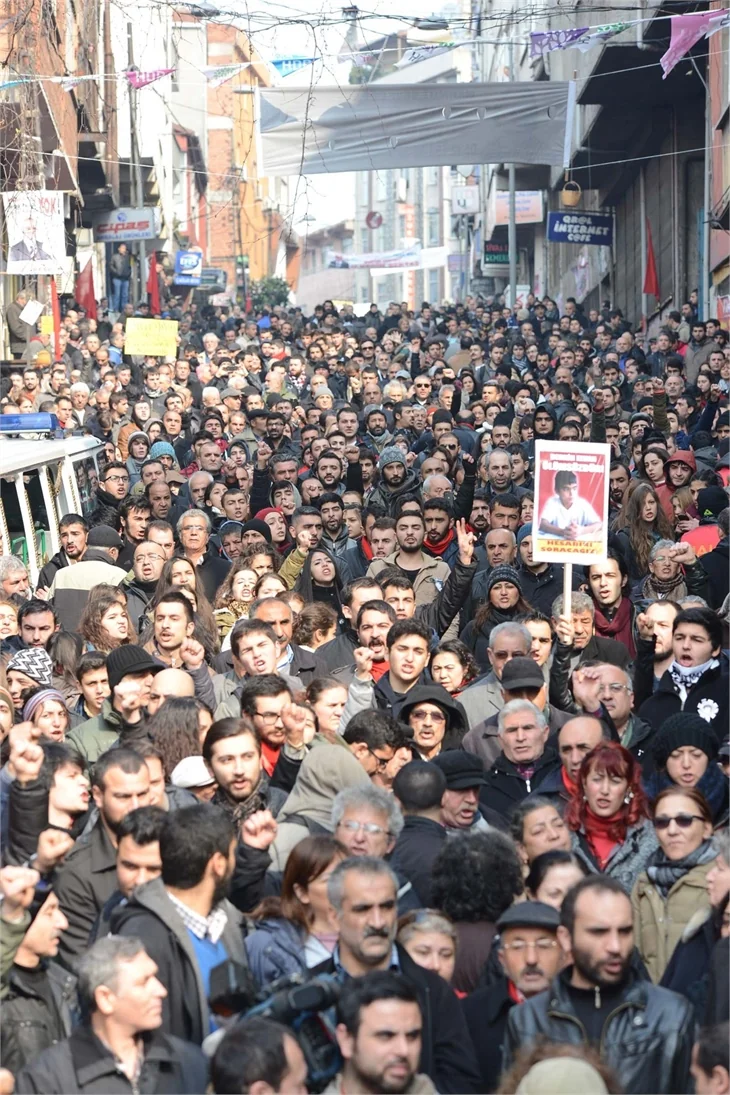 Okmeydanı'nda Berkin Elvan için toplanan kalabalık artıyor!