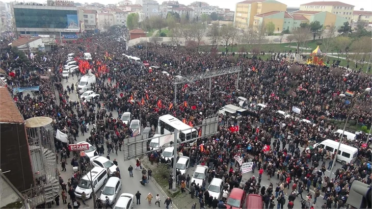 Okmeydanı'nda Berkin Elvan için toplanan kalabalık artıyor!