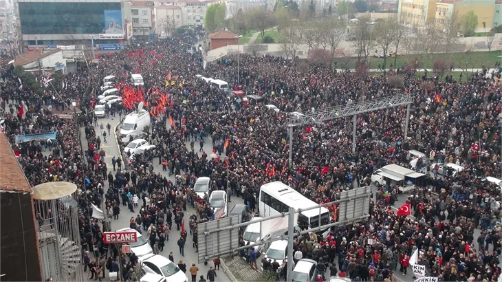 Okmeydanı'nda Berkin Elvan için toplanan kalabalık artıyor!
