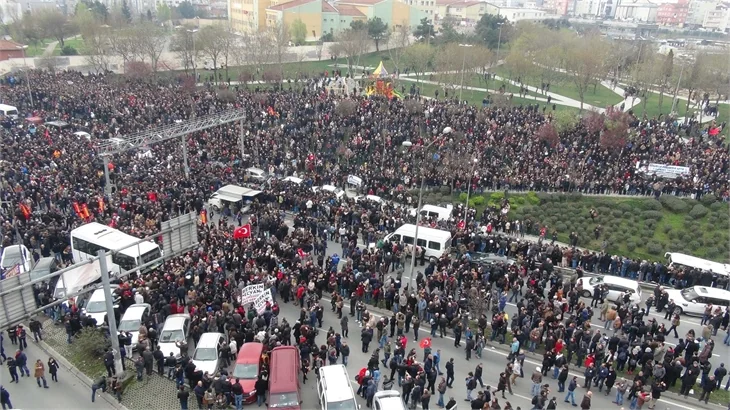 Okmeydanı'nda Berkin Elvan için toplanan kalabalık artıyor!