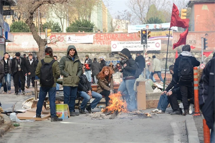 Okmeydanı'nda Berkin Elvan için toplanan kalabalık artıyor!