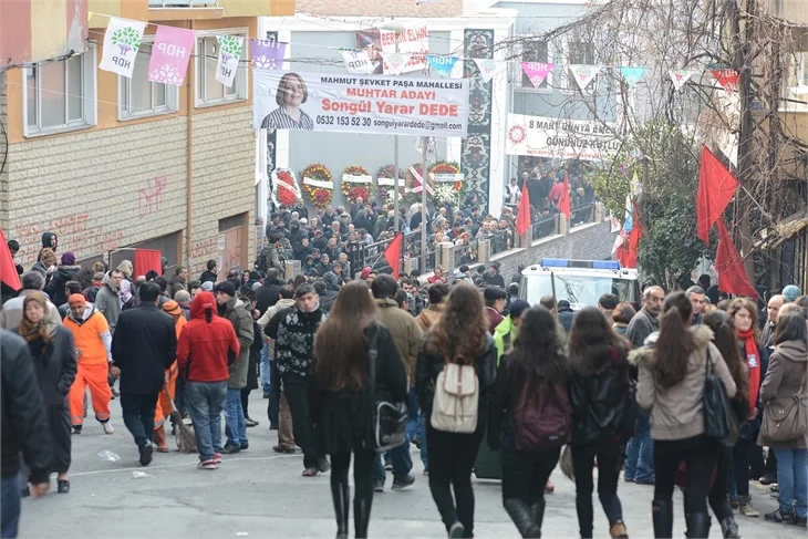 Okmeydanı'nda Berkin Elvan için toplanan kalabalık artıyor!