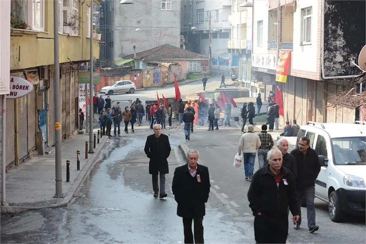 Okmeydanı'nda Berkin Elvan için toplanan kalabalık artıyor!