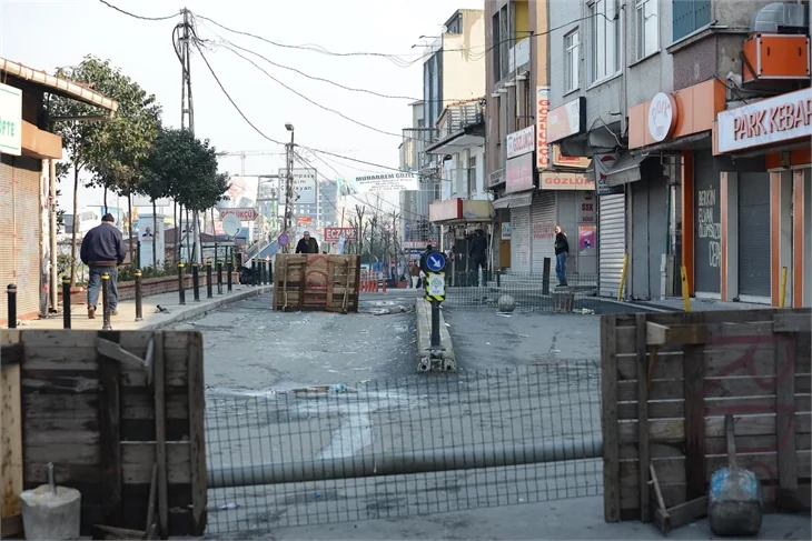 Okmeydanı'nda Berkin Elvan için toplanan kalabalık artıyor!