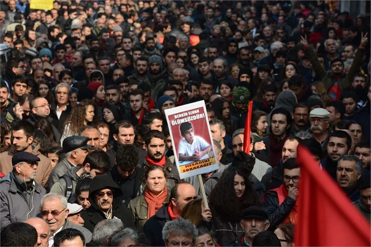 Okmeydanı'nda Berkin Elvan için toplanan kalabalık artıyor!