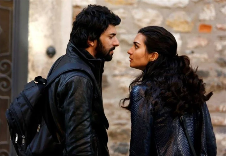 "Kara Para Aşk"ta Elif ve Ömer aşk şehri Roma'da