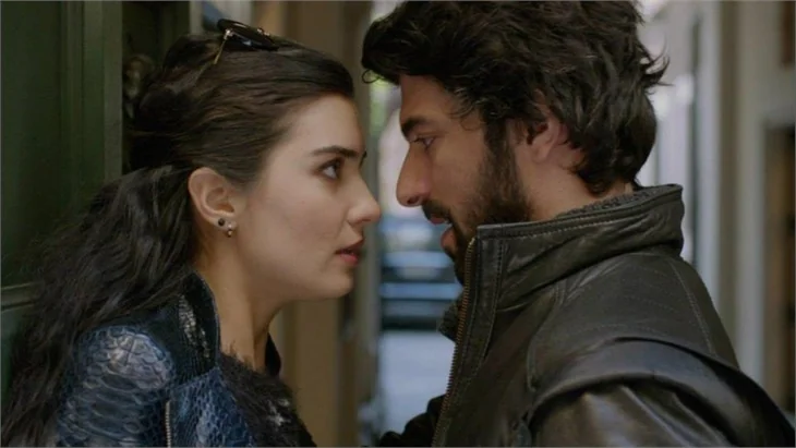 "Kara Para Aşk"ta Elif ve Ömer aşk şehri Roma'da