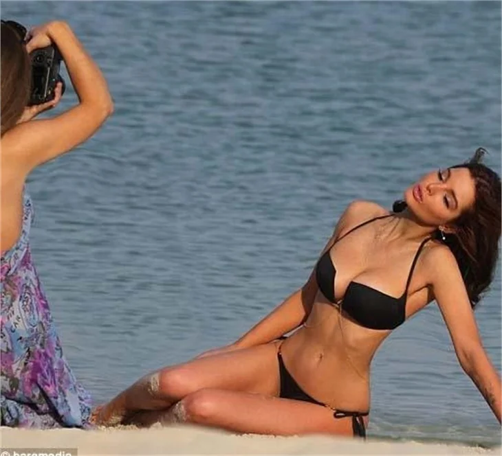 Helen Flanagan, kamera karşısında!