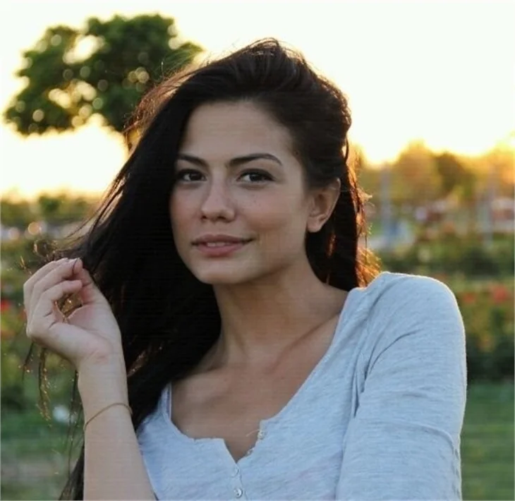 Demet Özdemir ile Ekin Koç, İzzet Çapa'ya konuştu!