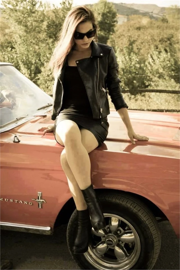 Demet Özdemir ile Ekin Koç, İzzet Çapa'ya konuştu!
