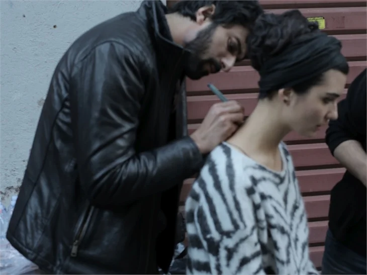 Tuba Büyüküstün'ün dövmesinin sırrı ne?