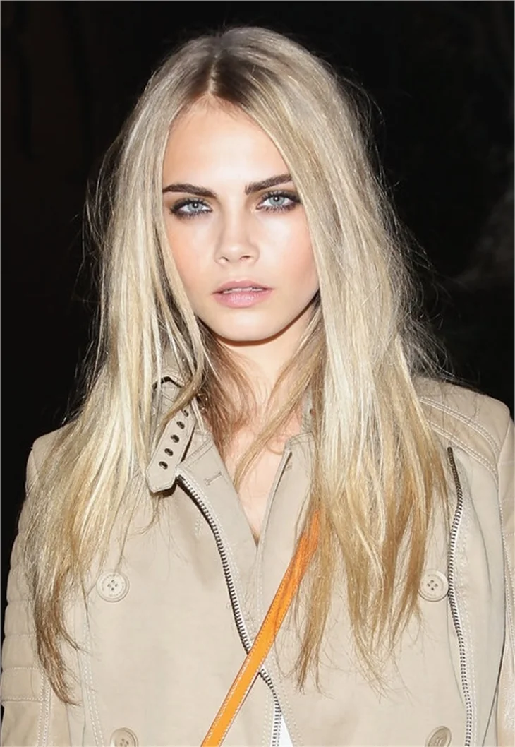 Cara Delevingne'e benzerliği dikkat çekti!