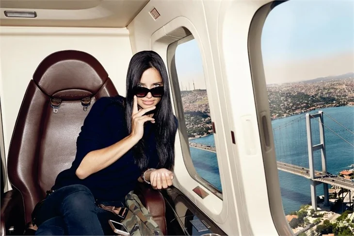 Adriana Lima: Doğduğumdan beri seksiyim!
