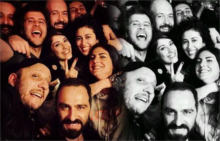 Bu da Hazal Kaya'lı Selfie