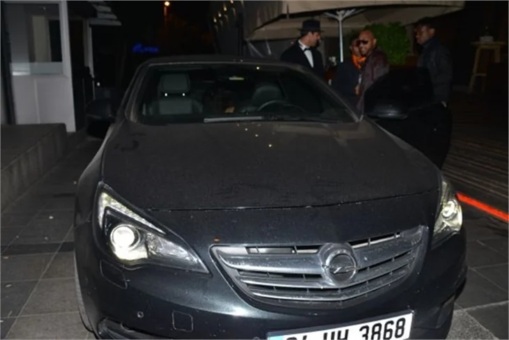 Drogba'nın esmer güzellerle zafer turu!