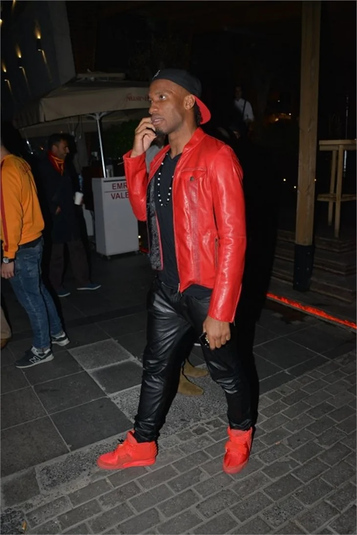 Drogba'nın esmer güzellerle zafer turu!