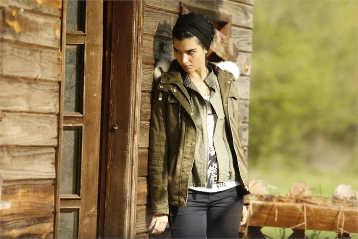 Tuba Büyüküstün ile Engin Akyürek'e övgü!